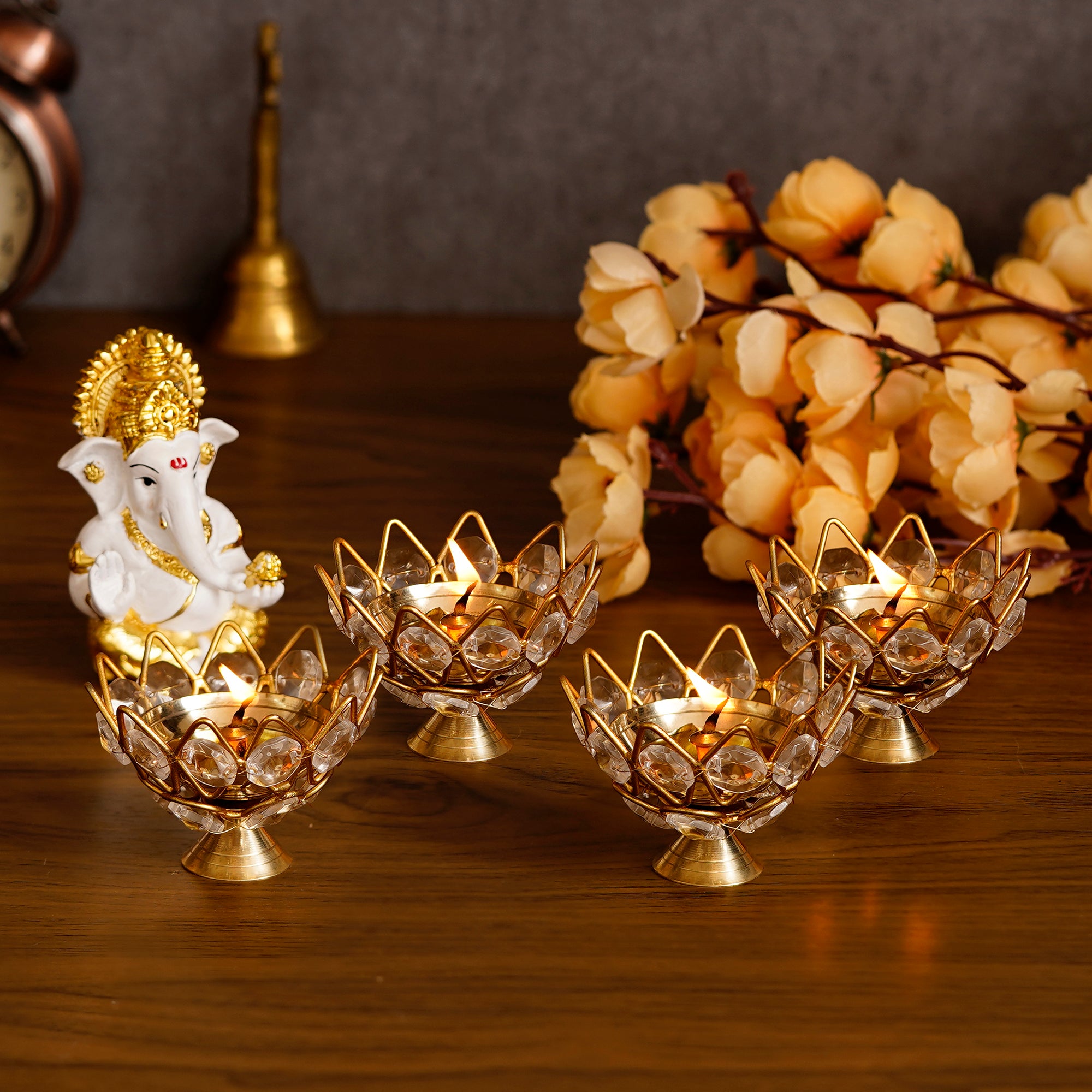 ECraftIndia Set of 4 Lotus Shape Crystal Tea Light Holder